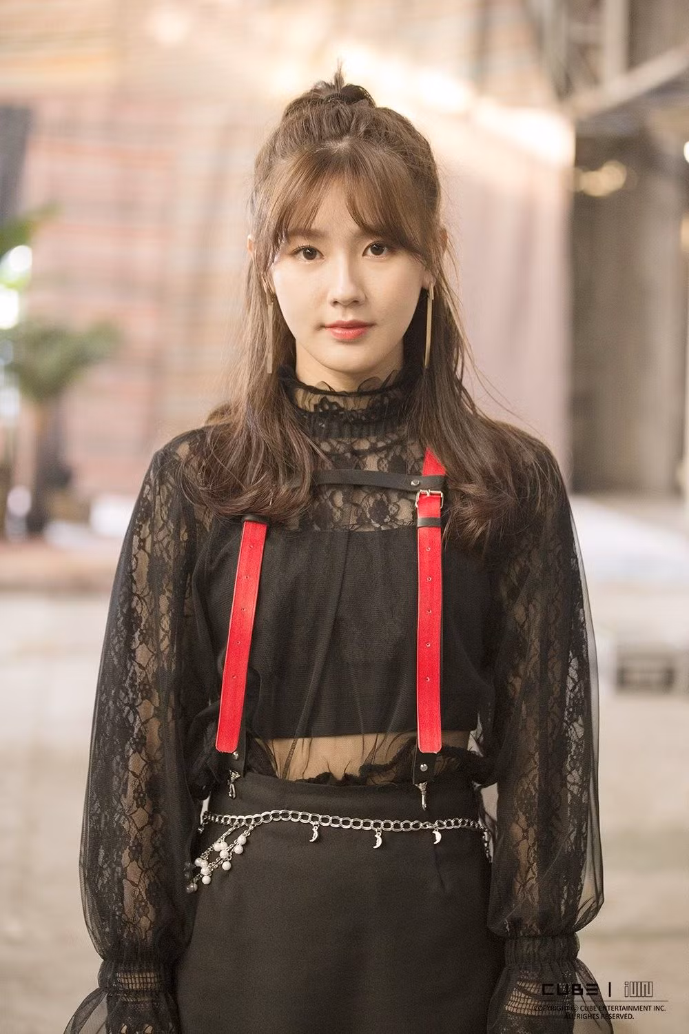 Theo nhiều nhận xét của các fan Kpop, dù chưa có cơ hội nổi tiếng nhưng Miyeon hội tụ đủ các phẩm chất của một ngôi sao sẽ làm nên chuyện ở Hàn Quốc.