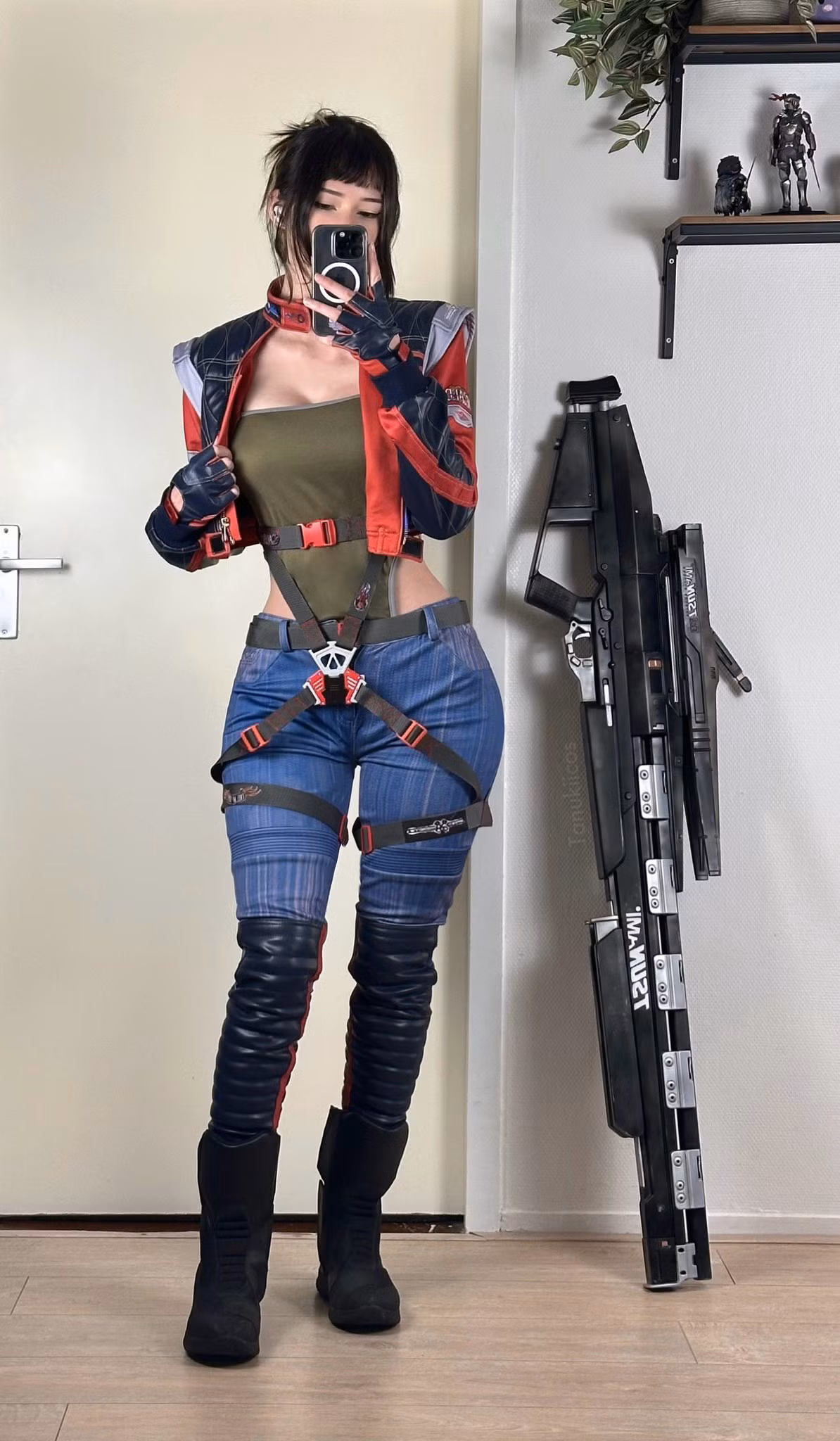 Đã không ít lần nữ coser “chơi lớn”, khoe trọn các đường cong nhạy cảm bằng nhiều tư thế quyến rũ, khiến ai cũng phải “đỏ mặt” thích thú ngay từ cái nhìn đầu tiên.