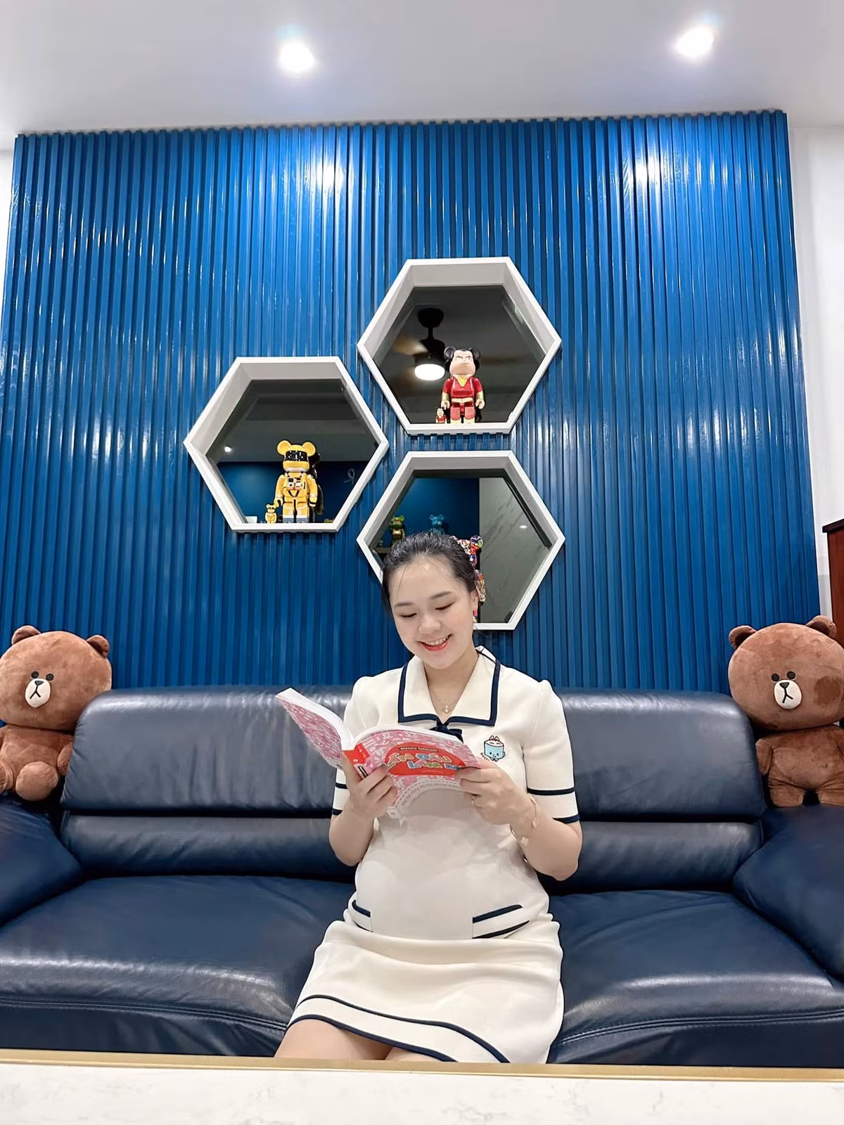 Quỳnh Anh còn thừa nhận mình là người của công việc. Có những ngày phải tối muộn vợ Duy Mạnh mới từ cửa hàng trở về nhà.