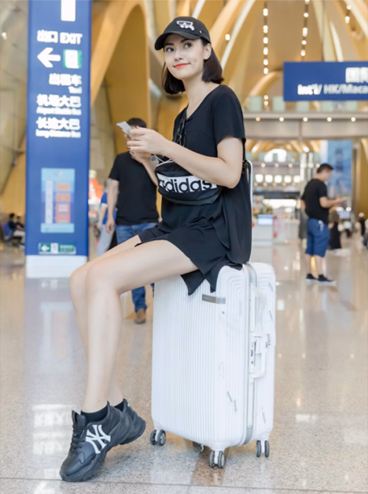 Với phom dáng đơn giản, dễ ứng dụng và kết hợp với nhiều item khác... váy bodycon trở thành một trong những món đồ thời trang không bao giờ lỗi mốt.