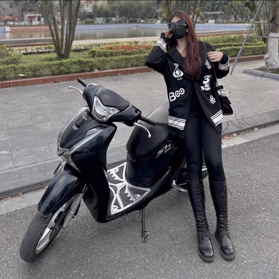 Trên trang cá nhân, Anh Thơ không ít lần khoe những bức ảnh "cực cháy" và nhận về hàng vạn lượt thả tim từ netizen.