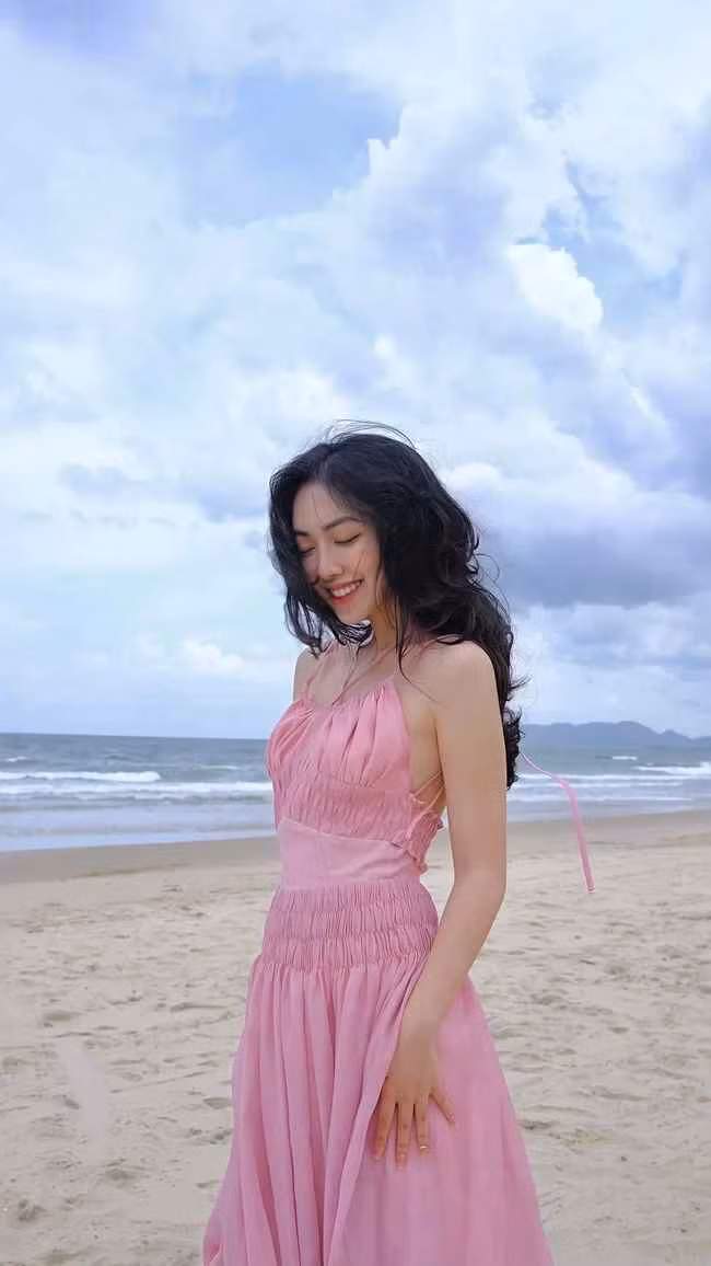 Không chỉ xinh đẹp, Mai Hà Trang còn rất biết tạo dáng khi chụp ảnh