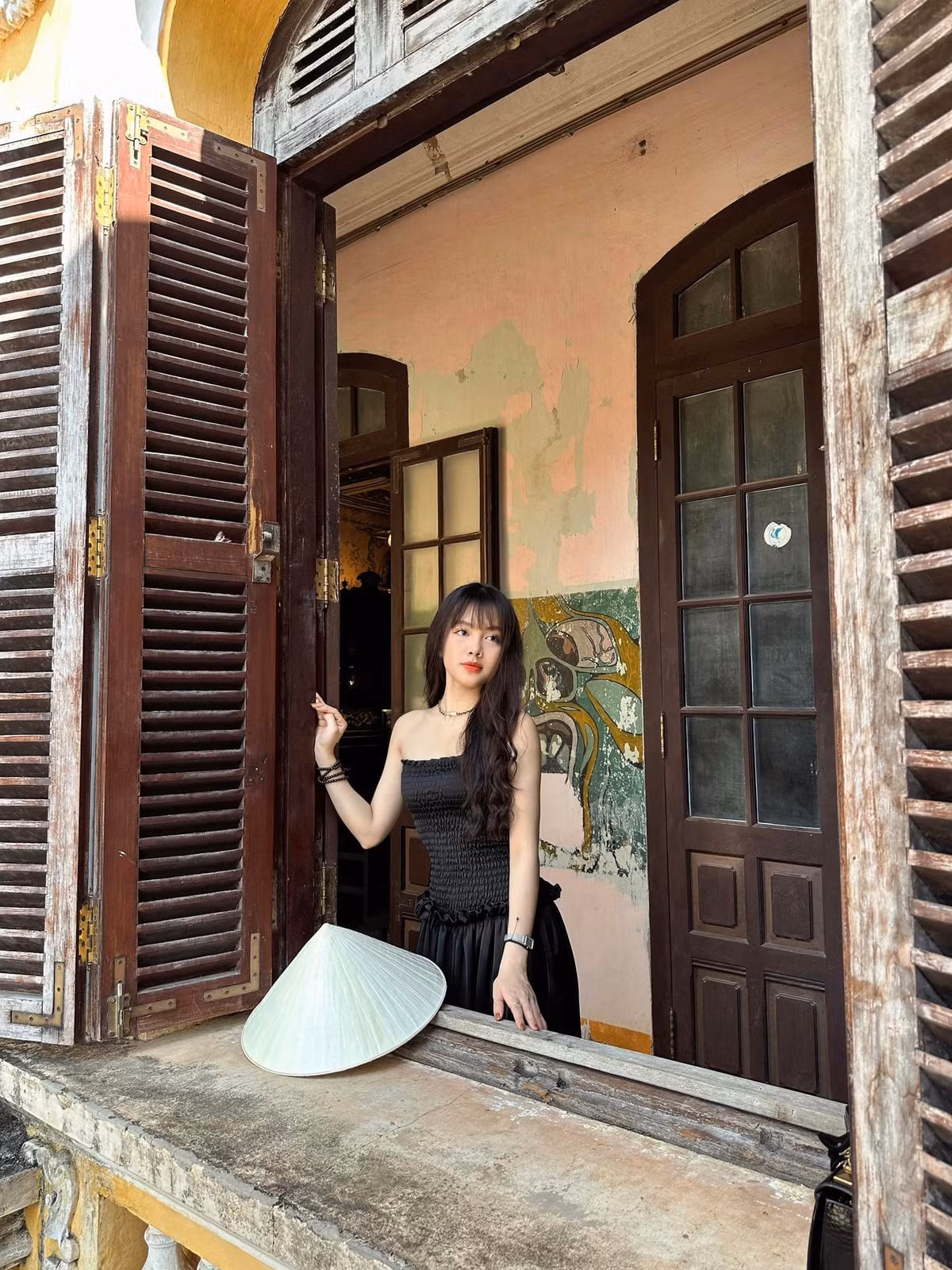 Cô giáo Hà thành chia sẻ, nghề giáo là ước mơ từ nhỏ của cô nàng. Trước ngưỡng cửa lựa chọn nghề nghiệp, cô bỏ qua những lời khuyên như “làm giáo viên vất vả lại nghèo” để lựa chọn theo đuổi ước mơ của mình.