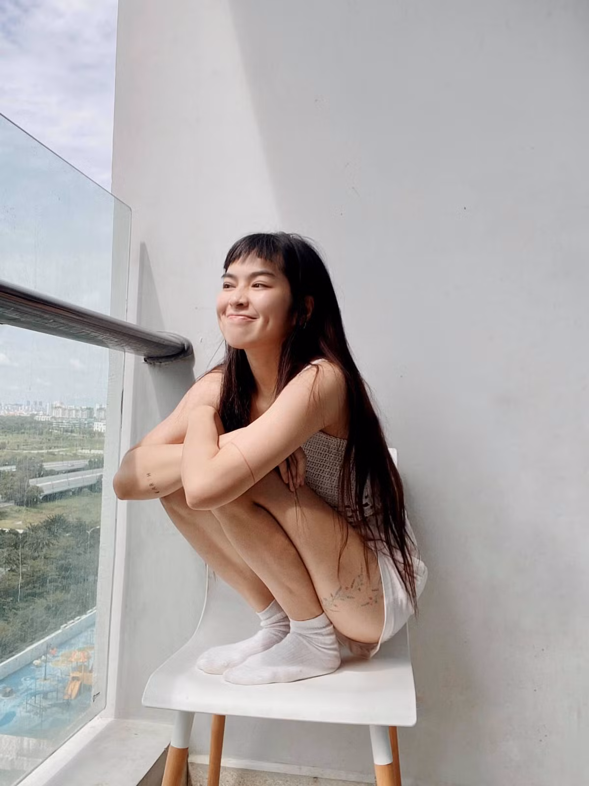 Qua chia sẻ của bản thân, Khánh Vân mong muốn khán giả cần chú ý giữ gìn sức khoẻ, đặc biệt là trong mùa dịch.
