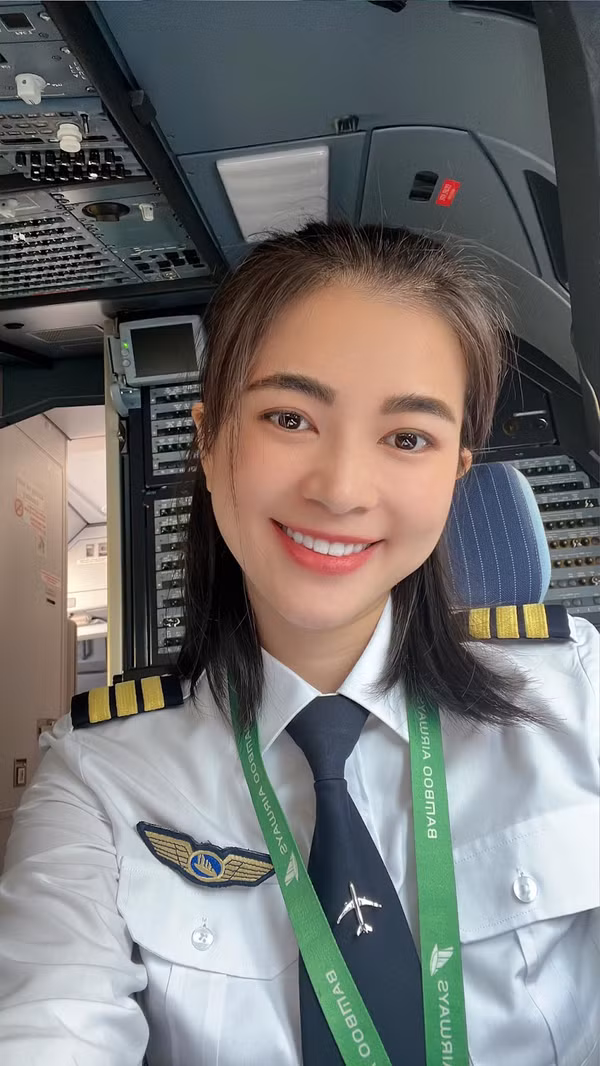 Nguyễn Trần Diệu Thúy (sinh năm 1989) được nhiều khán giả yêu mến qua hàng loạt các bộ phim truyền hình nổi tiếng. Khi sự nghiệp nghệ thuật đang trên đà phát triển, cô lại quyết định từ bỏ Showbiz, rẽ hướng sang ngành hàng không.