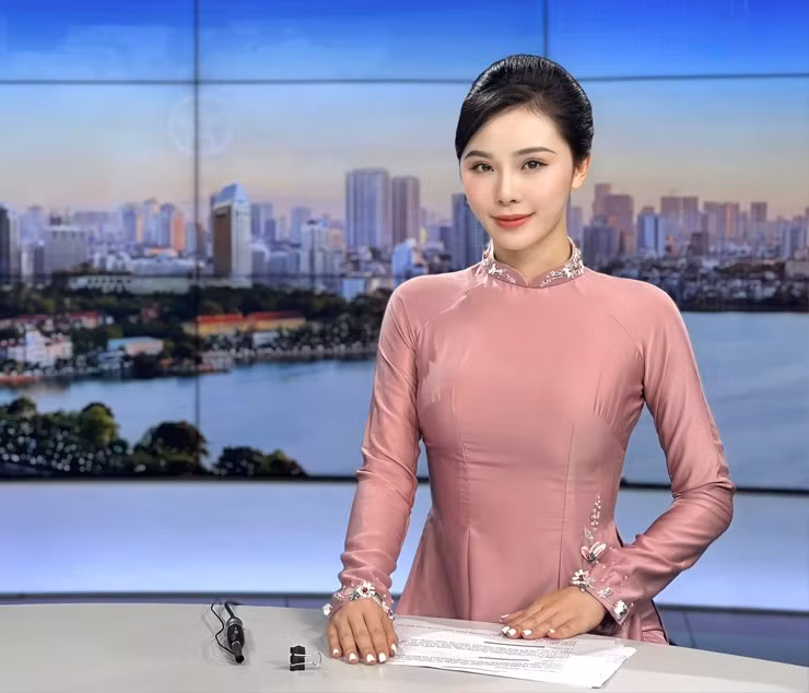 MC Minh Anh cho hay, cô đã thành công vượt qua 2 vòng tuyển chọn đầy căng thẳng và vỡ òa khi nhận được thông báo trúng tuyển vào Đài Hà Nội. Cô tiết lộ, làm báo hình là mong muốn từ lâu của mình.