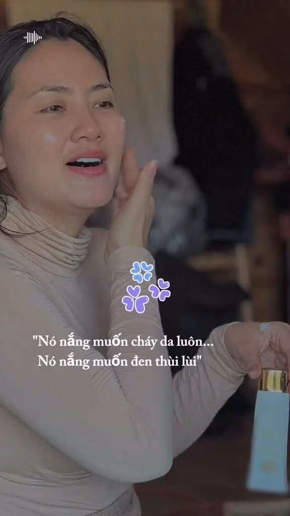 Thời tiết nắng nóng gây cảm giác bức bối và khiến người người nhà nhà phải than "trời ơi" mỗi khi ra đường.