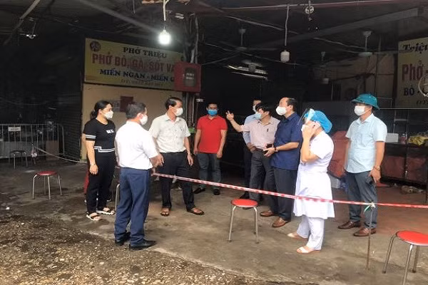 Tam dong cua, phong toa cho Phung Khoang- Trung Van