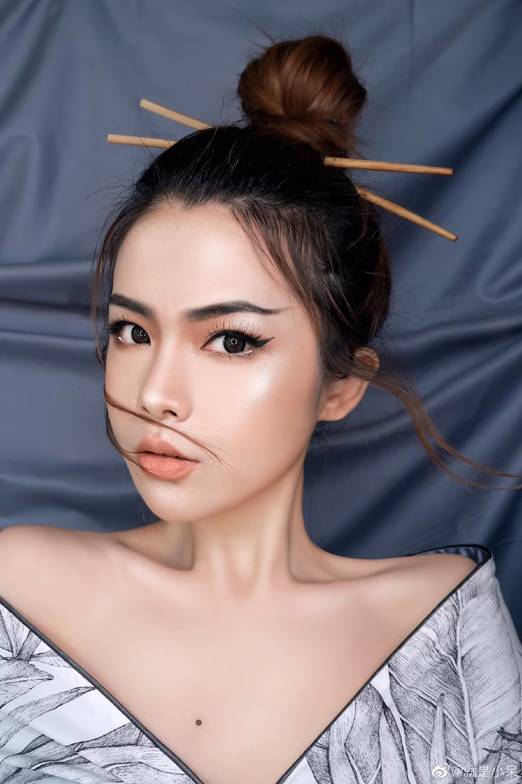 Nhìn những hình ảnh Tiểu Ngai đăng tải, ai ai cũng phải xuýt xoa. Con gái thì coi cô là idol để xin tips làm đẹp, và không ít chàng trai thì coi cô như hình tượng bạn gái lý tưởng.