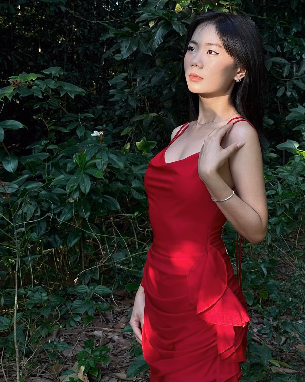 Hơn nữa, nhiều thông tin còn nghi vấn Thảo Da ua đã qua 3 đời chồng, hiện đang nuôi "vài đứa con".