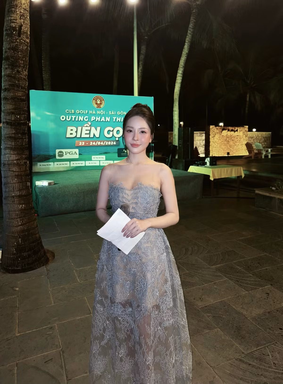 Dù không trực tiếp nhưng Trâm Anh đã không kiềm được mà văng tục trên dòng tus.