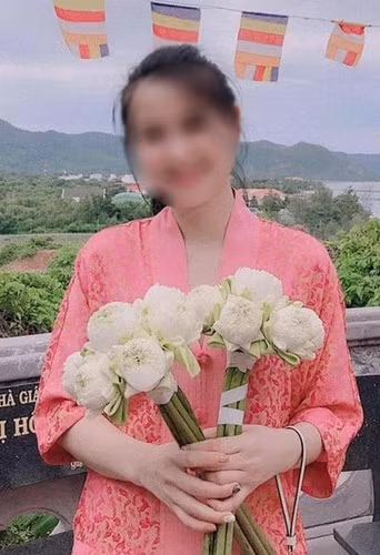 Nhà vừa xong mà em lại đi xa quá. Yên nghỉ em nhé, mãi mãi là cô gái xinh đẹp tốt bụng, luôn nghĩ cho người khác. Cuộc sống thật vô thường...", người thân gái xinh Đắk Lắk nói thêm.