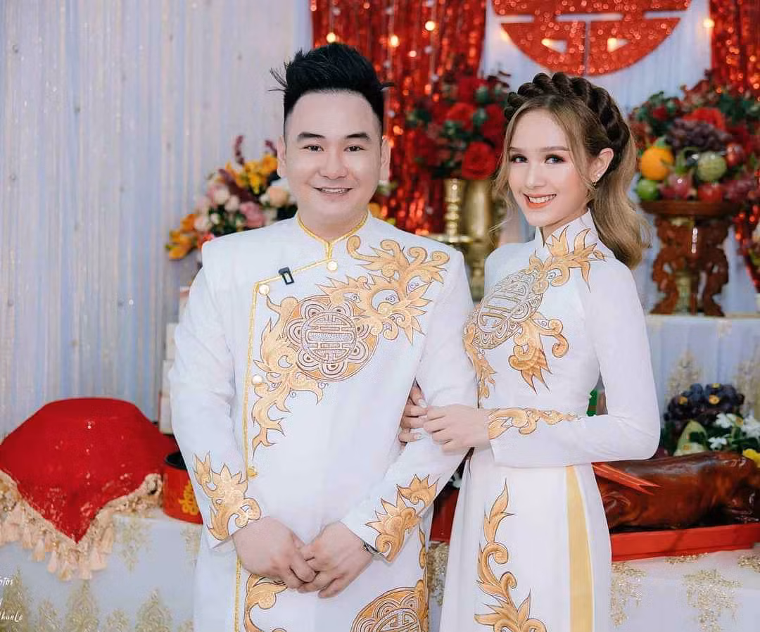 Khi bị phát hiện, thay vì giải thích, Xemesis còn trách ngược bạn gái không tin tưởng mình.