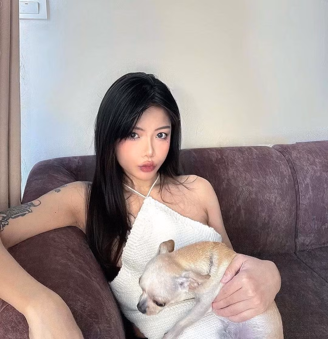 Để sở hữu vẻ ngoài nổi bật như vậy, cô nàng họ Khúc dành nhiều thời gian để chăm chút cho bản thân.