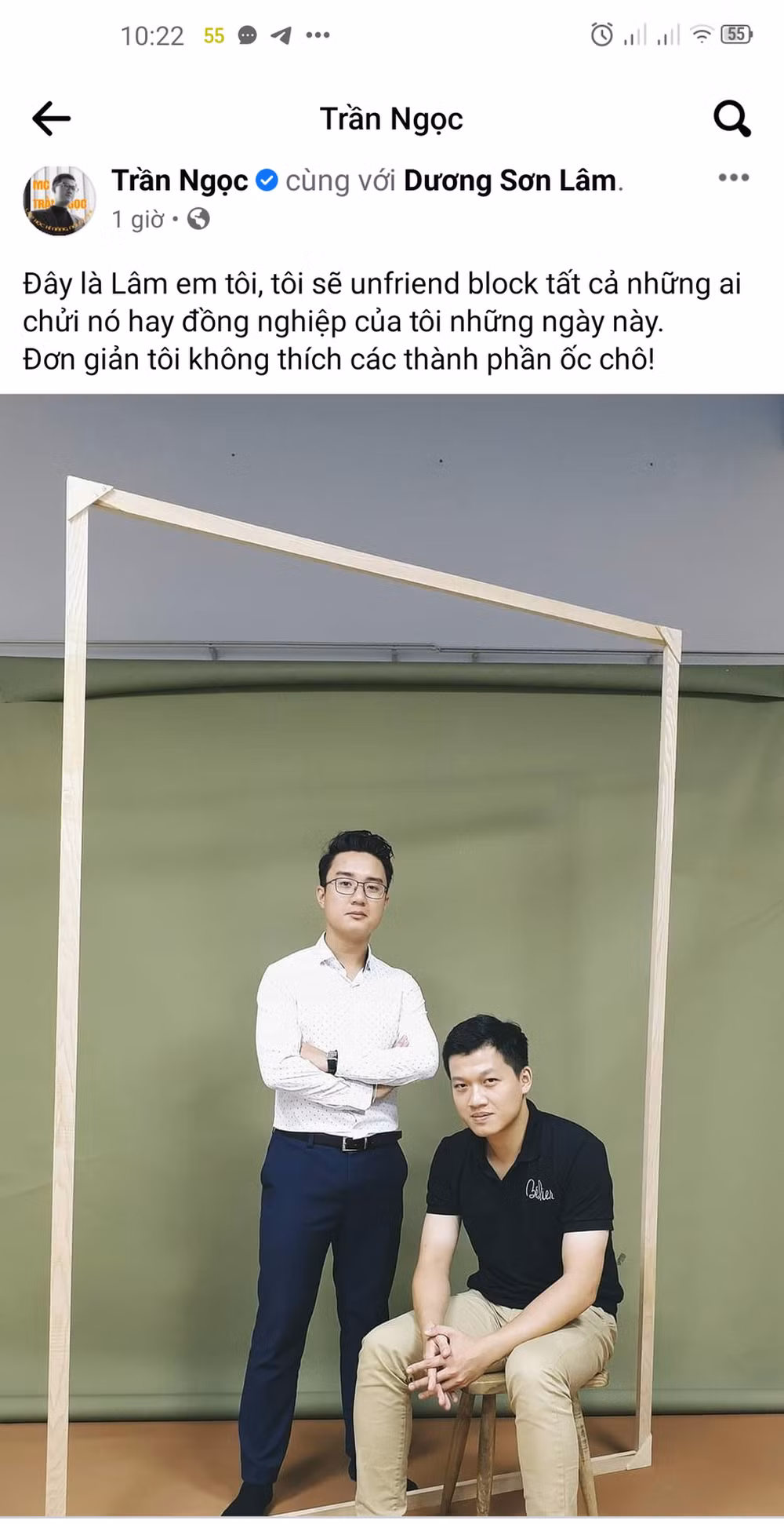 Khi "cơn bão" tranh luận của cư dân mạng dần lắng xuống, MC Trần Ngọc chẳng biết do vô tình hay hữu ý lại khơi ra. Chàng MC "nhà đài" có vẻ không hài lòng với việc dân mạng "tấn công" MC Chuyển động VTV24 là Sơn Lâm.