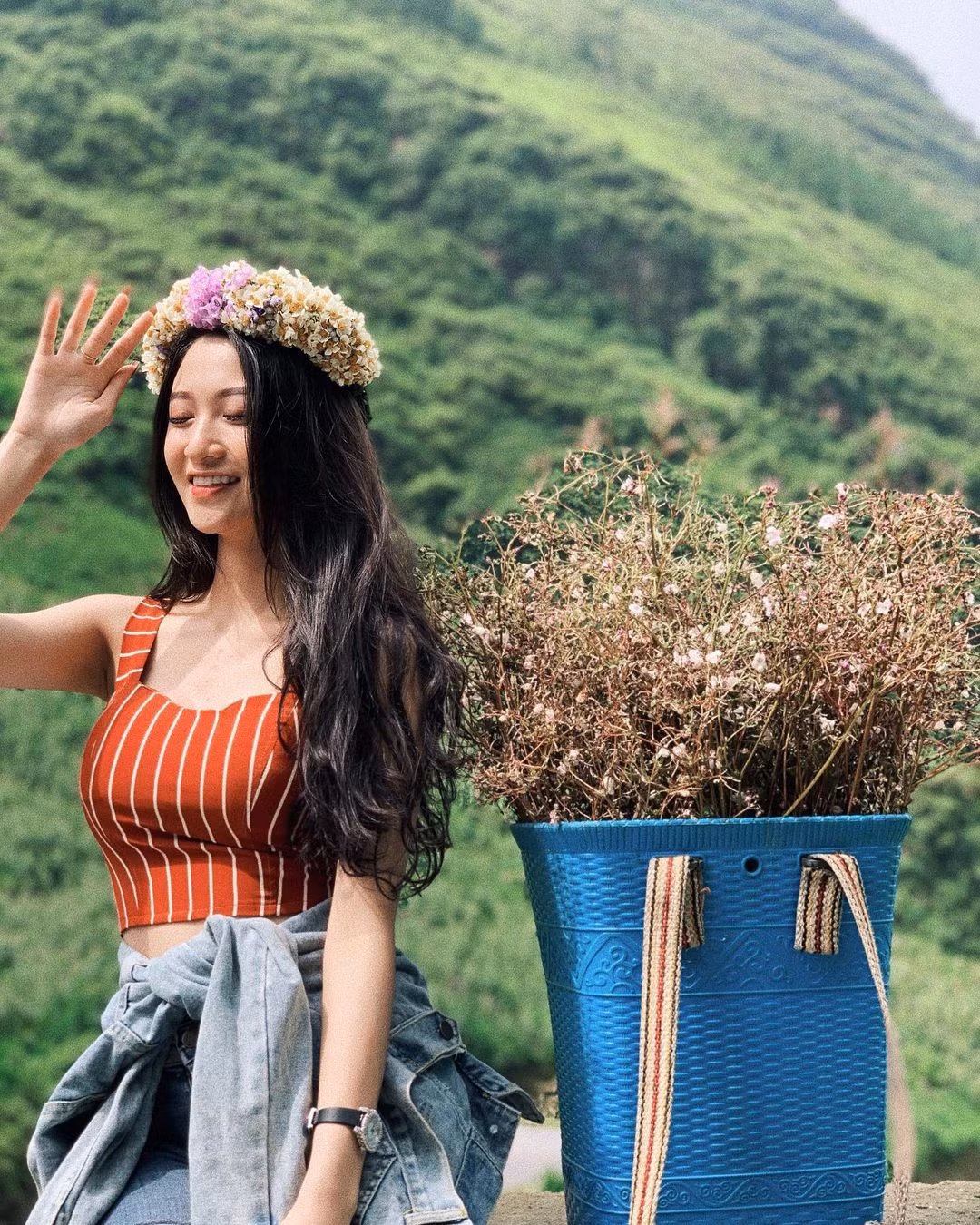 Ở đời thường, Anh Thư là cô nàng rất tự tin và ưa thích gu ăn mặc gợi cảm. Để có được vóc dáng vạn người mê người đẹp cho biết cô tập yoga mỗi sáng.