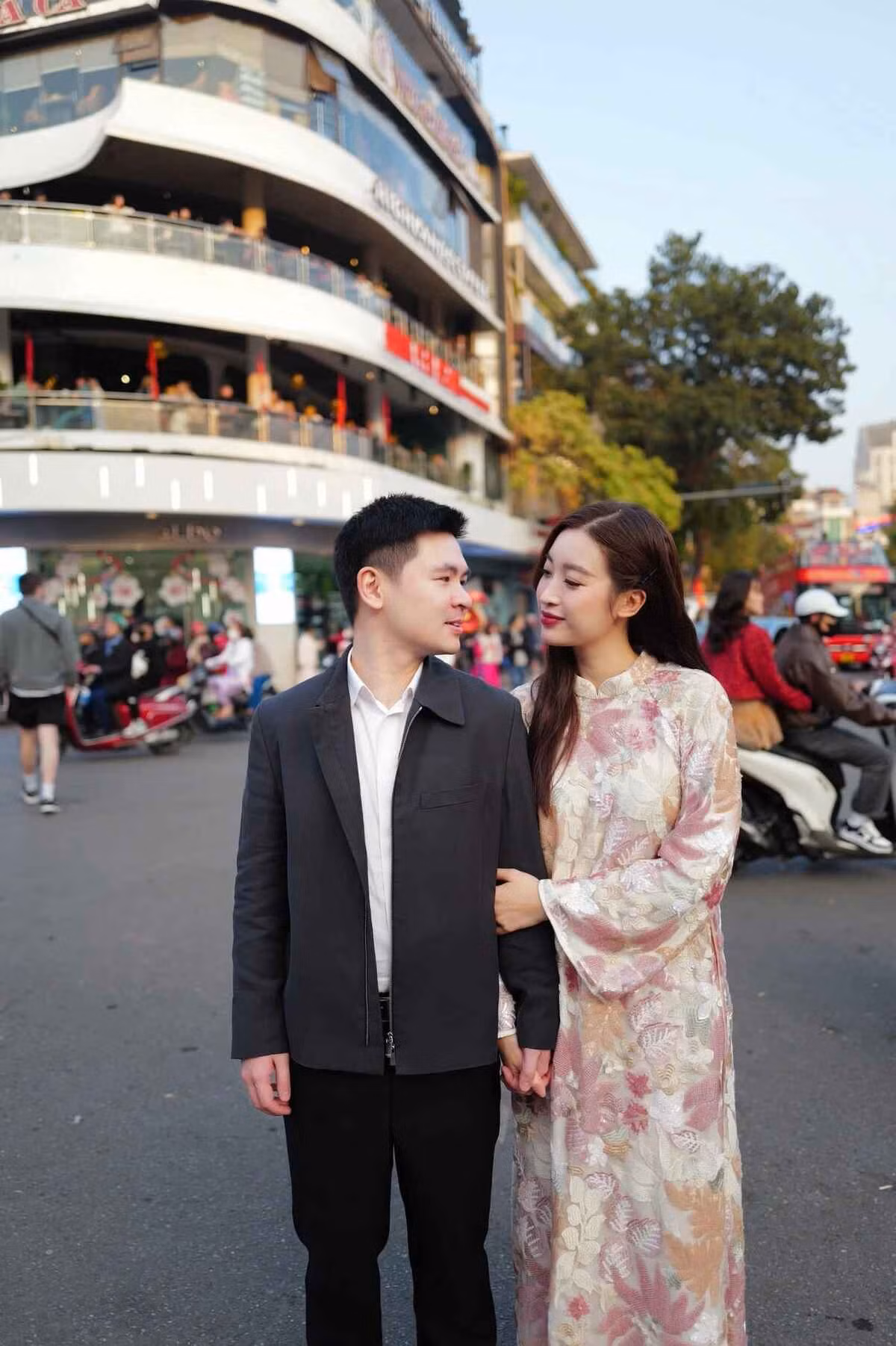 Sau hơn 2 năm lập gia đình, cuộc sống của hoa hậu Đỗ Mỹ Linh có nhiều thay đổi.