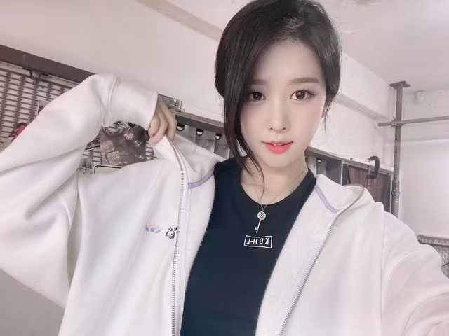 Cụ thể, nữ streamer Rita đang sống trong lo âu, hoảng loạn đến mức không dám bước chân ra khỏi nhà, sau khi liên tục bị một người lạ mặt – được cho là fan cuồng – theo dõi và có hành vi đe dọa.