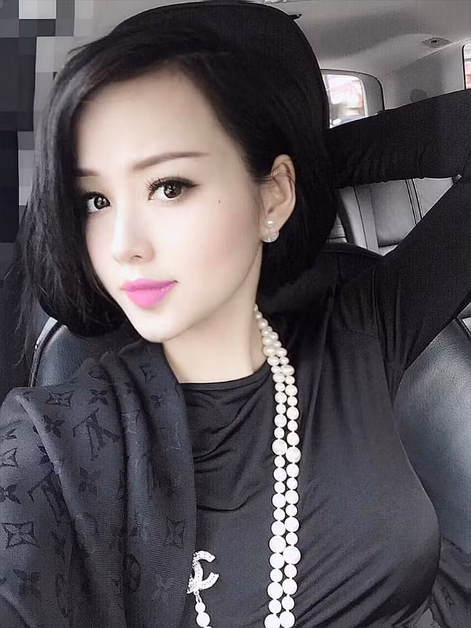 Từ đám hỏi đến đến đám cưới, người ta lại phải xuýt xoa không ngớt về nhan sắc không tì vết của Tâm Tít.