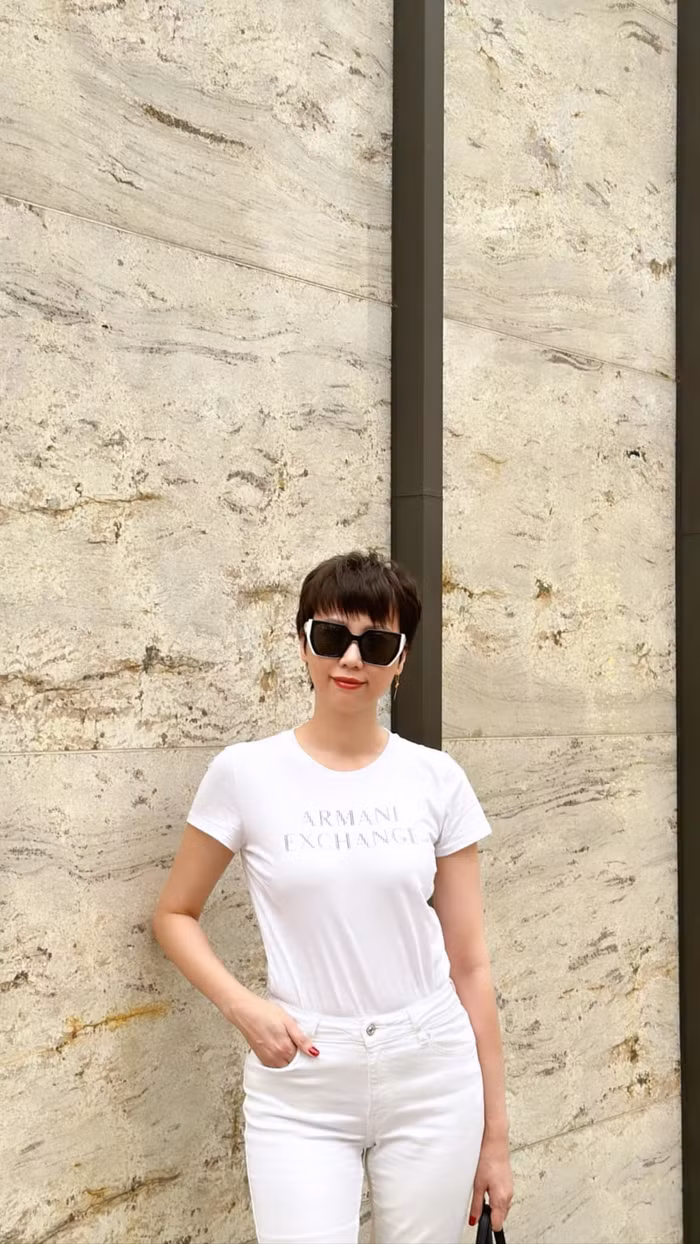 Thậm chí trên trang cá nhân, mẹ vợ Đoàn Văn Hậu không ngại khoe hình thể đồng hồ cát trước ống kính ở tuổi xế chiều.