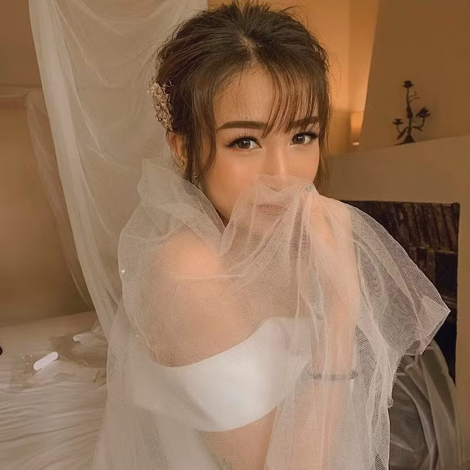 Dan hot girl cam tinh “con Meo” som “theo chong bo cuoc choi“