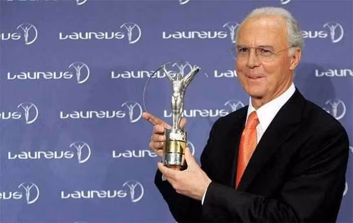 Không có danh sách những "người hùng" World Cup nào có thể bỏ qua Franz Beckenbauer. Mặc dù chơi ở vị trí hậu vệ, Beckenhauer đã ghi 14 bàn, sau 103 lần ra sân cho Tây Đức, đội trưởng đội bóng vô địch World Cup năm 1974. Với vai trò huấn luyện viên, Beckenbauer đã hướng dẫn đội tuyển quốc gia Đức giành ngôi vô địch World Cup 1990.