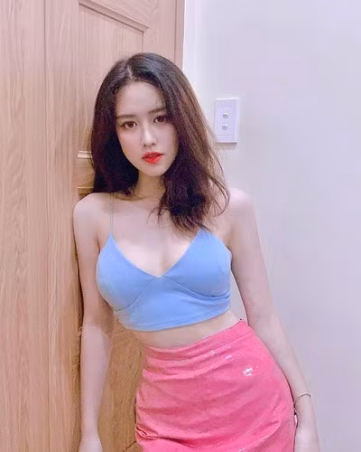 Gương mặt xinh như nàng thơ, body bốc lửa là lợi thế của cô gái 9x.