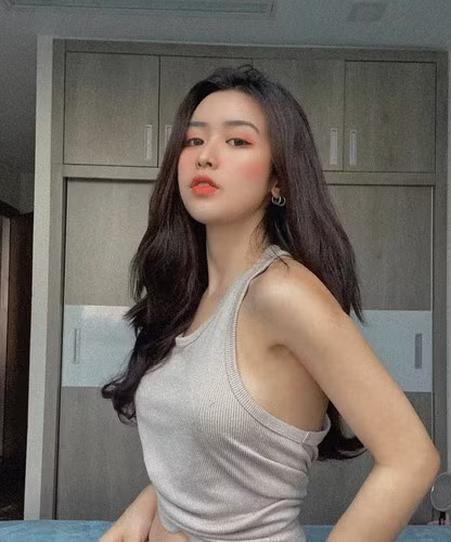 Nàng hot girl 9x sở hữu gương mặt đẹp và thân hình nóng bỏng.