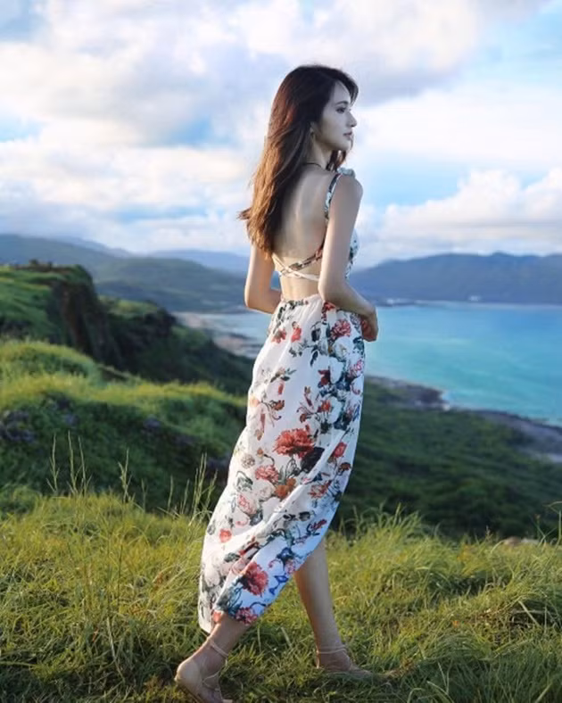 Chính vẻ đẹp trong sáng, ngọt ngào, lại sang trọng, cùng thần thái không phải dạng vừa, Vương Duy Lâm trở thành một mẫu nữ thành công.