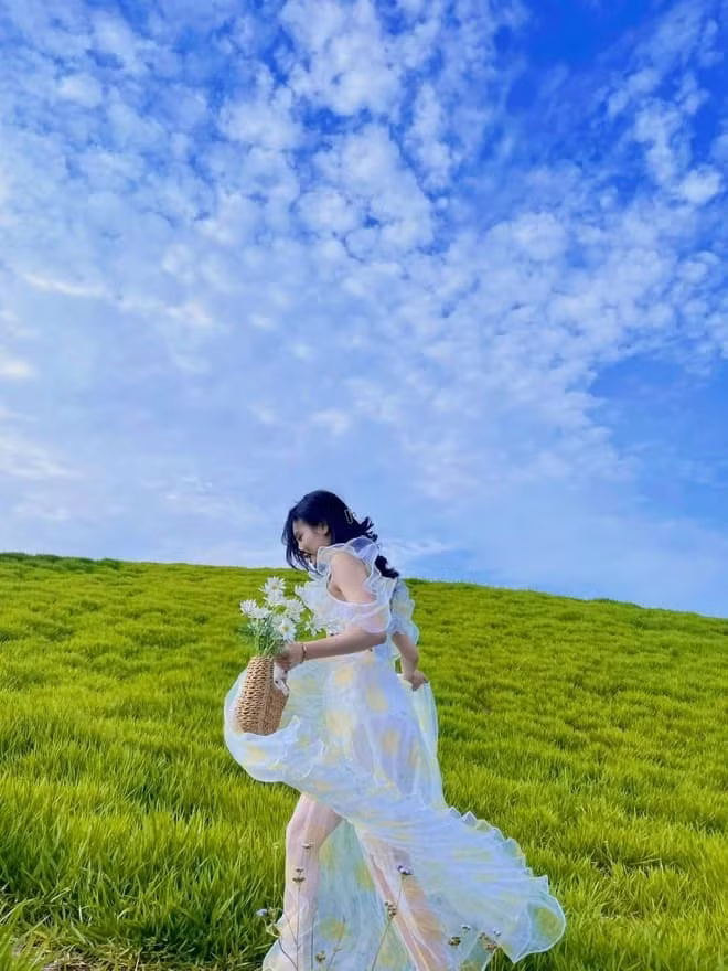 Quả thực đồng cỏ này chính là điểm đến lý tưởng để tận hưởng những phút giây yên bình cho những ai muốn tạm rời xa cuộc sống bon chen, xô bồ nơi thành thị.