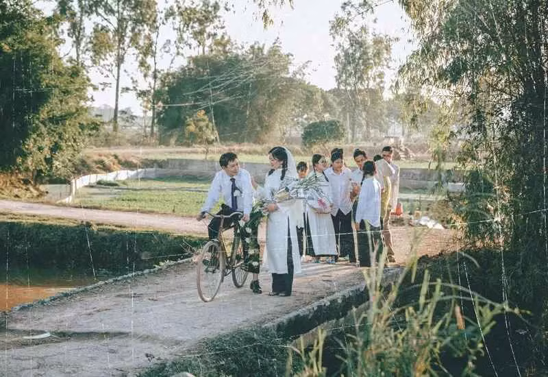 Mình muốn lưu giữ bức hình đầy đủ thành viên trong gia đình, muốn gợi lại ký ức đẹp đẽ, phong cách riêng biệt mà chỉ những năm thập niên 1980 mới có. Và mình cũng muốn để lại cho các con ký ức ngọt ngào về tổ ấm nhỏ”, chị Hương chia sẻ thêm.