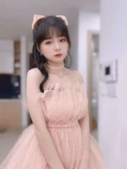 Dù cho sau đó, Mèo 2k4 lầy lội “bẻ lái": “Người đó sẽ cười cười rồi nhìn em, xoa xoa đầu em, ôm em rồi nhẹ nhàng nói: ĐƯỢC RỒI! CHỊU ĐỰNG MỘT MÌNH ĐI EM…”