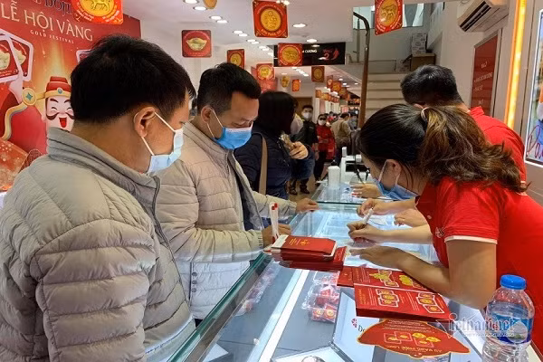 Gia vang hom nay 6/3: Tuan thu 3 lien tuc giam gia