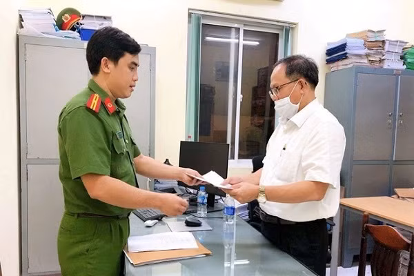 Khoi to them 6 nguoi toi tham o lien quan vu an ong Tat Thanh Cang