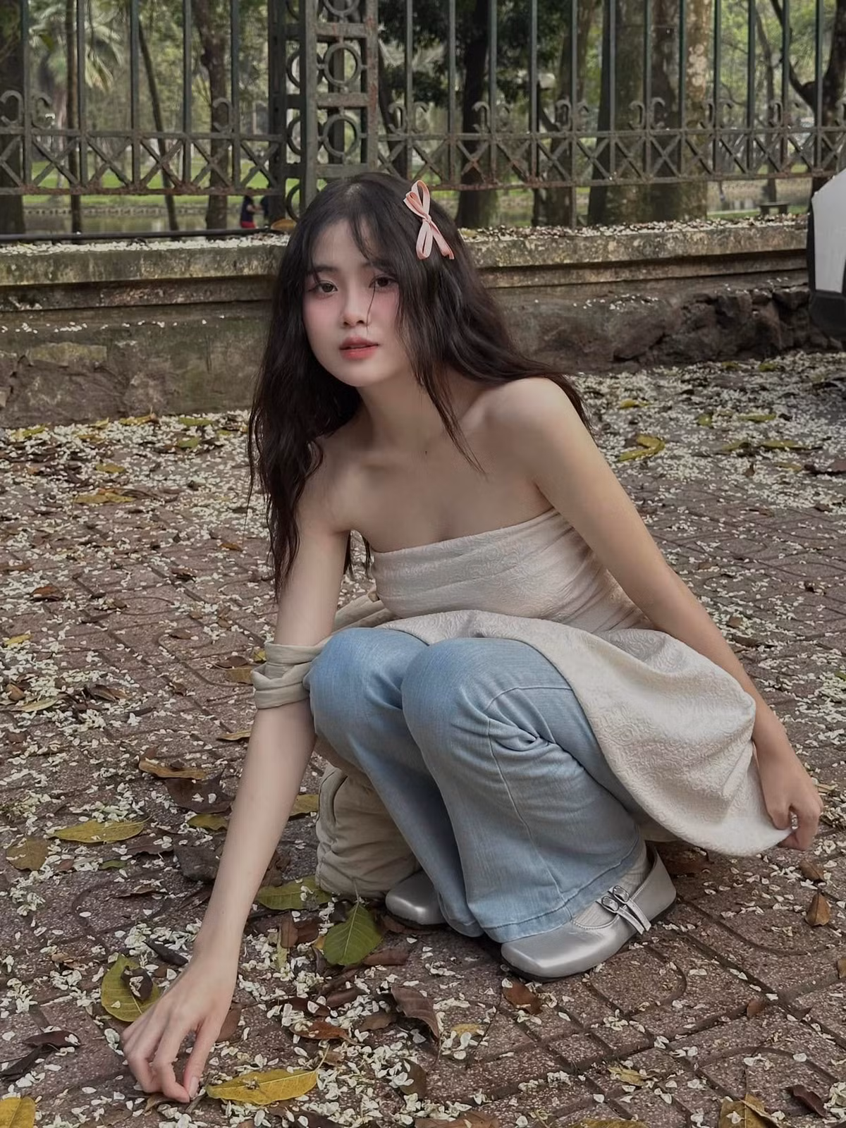 Chính chủ cũng hiểu những thắc mắc, không hề ngần ngại hay né tránh mà ngay lập tức để lại bình luận rằng đó là vết muỗi.