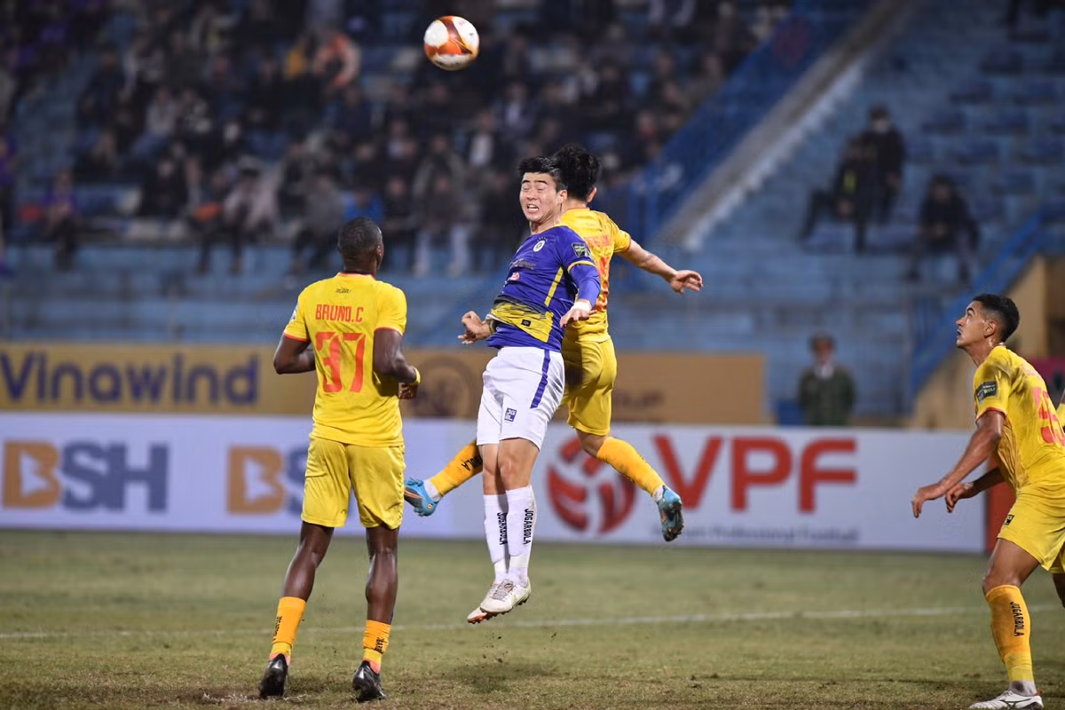 Cam chan nhau, Ha Noi va Thanh Hoa chia nhau ngoi dau V-League 2023-Hinh-3