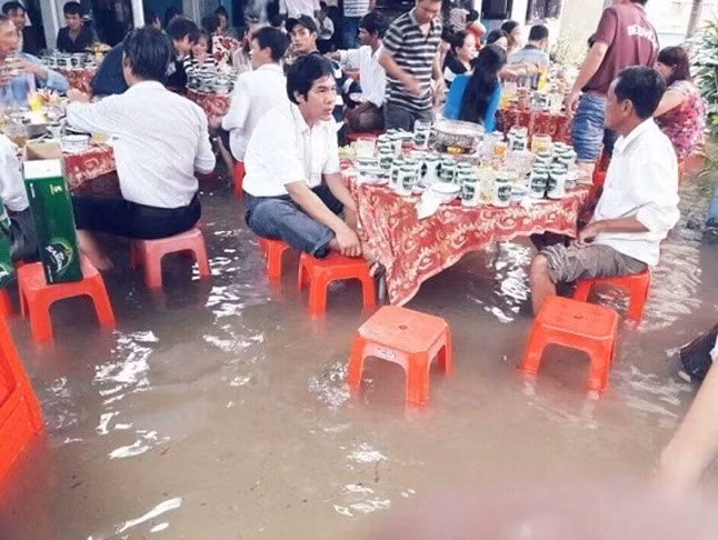 Chẳng mấy khi được ăn cỗ đám cưới theo phong cách độc đáo như thế này.