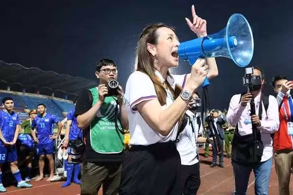 Hai trợ lý giỏi khác là Sritaro và Anurak Srikerd cũng sẽ được bổ sung vào BHL U23 Thái Lan. Hai vị này cùng HLV Salvador Garcia sẽ hỗ trợ đắc lực về chuyên môn cho HLV Worawut Srimaka ở sân chơi châu Á sắp tới.