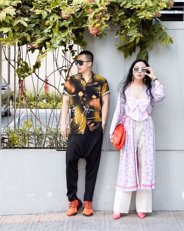 Nhiều người cho rằng, có lẽ khi ông trùm người đẹp Vũ Khắc Tiệp đăng tải hình ảnh đã phải trải qua 7749 lần chỉnh sửa nhưng Ngọc Trinh thì không.