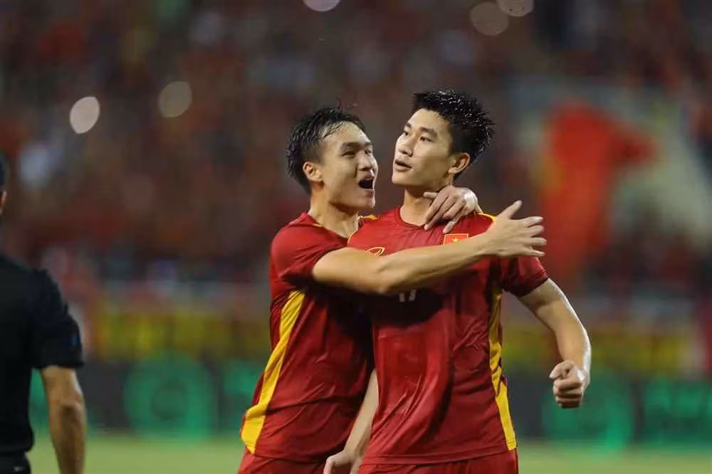 Dung nhan trai dep ghi ban giup U23 Viet Nam thang Thai Lan