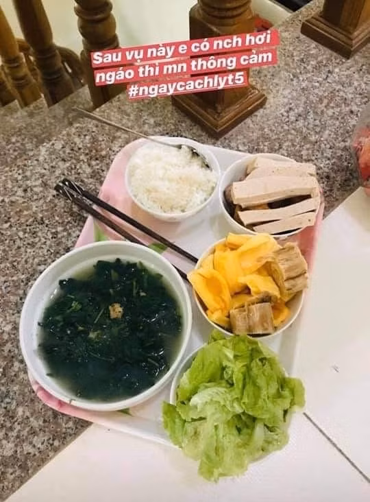 Mới đây, trên mạng xã hội xuất hiện loạt ảnh ghi lại cảnh tượng “bị bố mẹ cho ra rìa” khi biết con thuộc diện F3, F4 hay chỉ cần trở về từ vùng dịch.