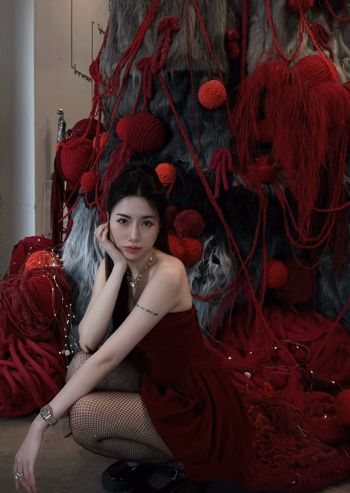 Không chỉ vậy, cô nàng còn có nước da trắng sứ mịn màng khiến nhiều người mơ ước.