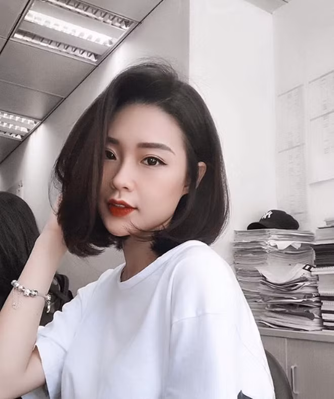 Đáp lại câu hỏi của netizen, Thanh Huyền cho biết mũi mình là mũi real chưa qua nâng mũi nào.