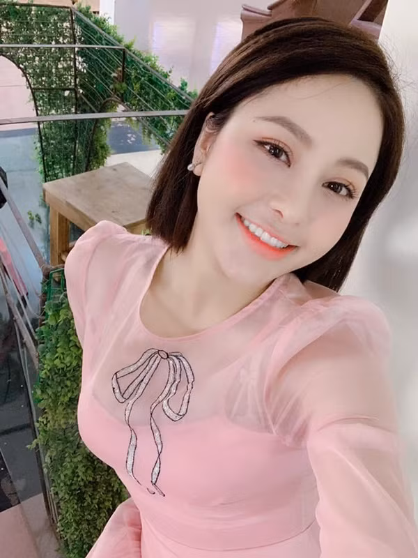 Những hình ảnh mới đây của Trâm Anh nhận về vô vàn những lời khen từ CĐM.