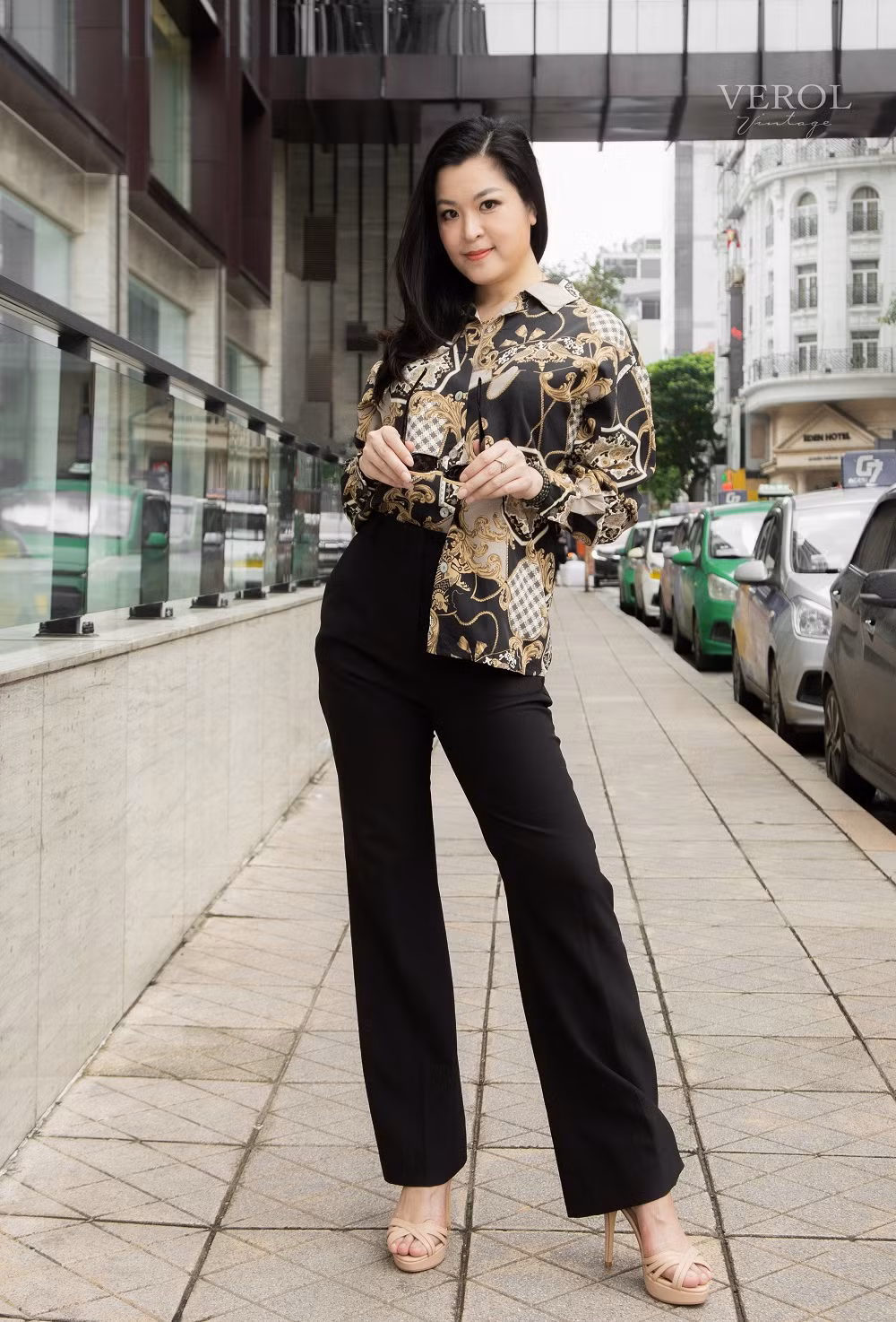 Những ai đã, đang yêu thứ thời trang hàng thùng rồi đều có chung một nỗi niềm với mình là tìm lại sự hoài niệm của những năm “một nghìn chín trăm hồi đó” hay chỉ đơn giản là tìm một phong cách thật khác biệt với phần còn lại”. Hương Verol chia sẻ thêm.