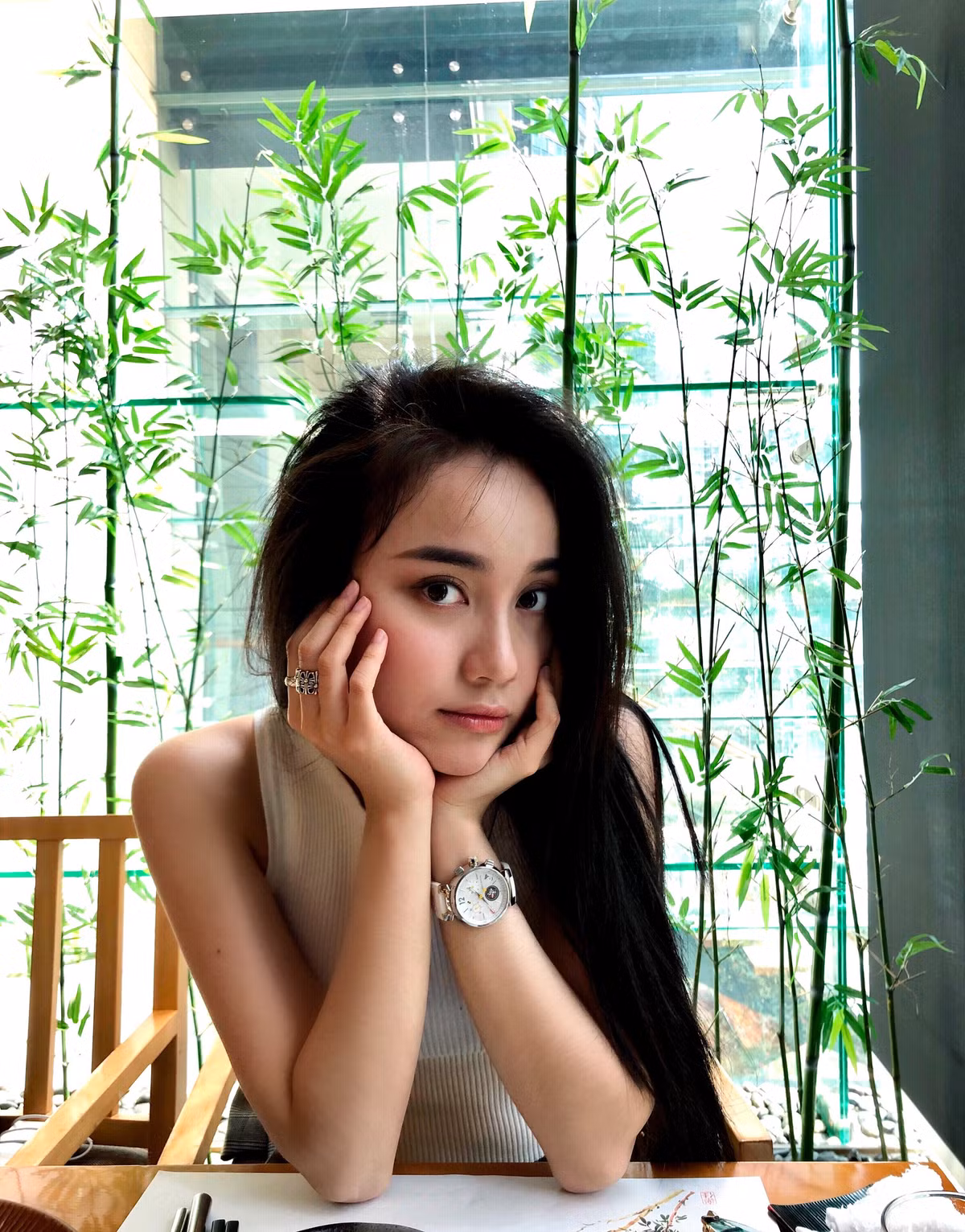 Ngay trong buổi khai giảng, nữ sinh Lâm Bác Dương đã lọt ống kính của hàng loạt tờ báo lớn Trung Quốc. Người ta gọi Lâm Bác Dương là đệ nhất mỹ nhân học viện điện ảnh Bắc Kinh.