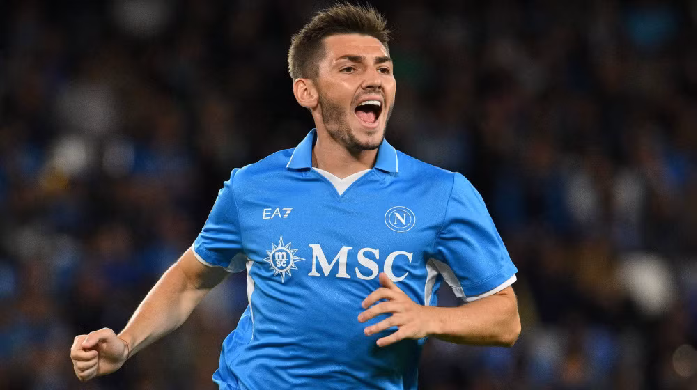 Billy Gilmour từng khiến người hâm mộ sửng sốt với màn trình diễn ấn tượng trong màu áo Chelsea trước khi chuyển tới Napoli thi đấu.