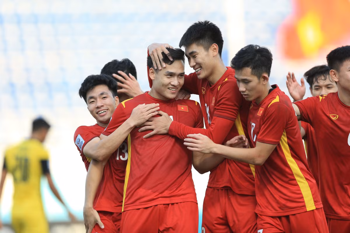 Sau 90', U23 Việt Nam kết thúc vòng bảng VCK U23 châu Á 2022 với 5 điểm sau 2 trận hòa và 1 trận thắng qua đó dắt tay U23 Hàn Quốc vào tứ kết. Còn U23 Thái Lan và U23 Malaysia phải ra về.