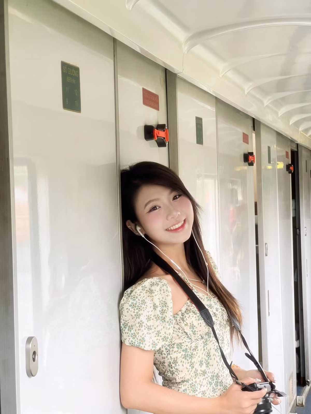 Màn thăng hạng nhan sắc quá ngoạn mục khiến nhiều người thậm chí còn nghi Quỳnh Trang... sửa mặt.