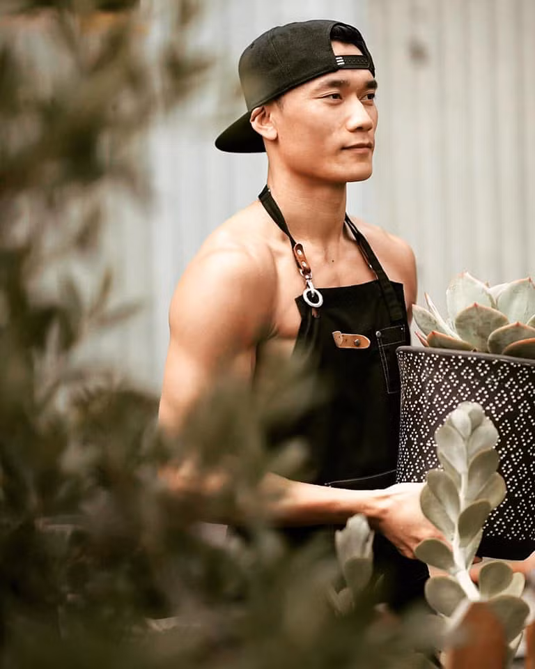 Trên trang cá nhân, Bùi Tiến Dũng từng chia sẻ: "Như các bạn biết, không ai trả lương cho cầu thủ cả đời. Nên chúng tôi phải tự thân vận động ngay từ bây giờ".
